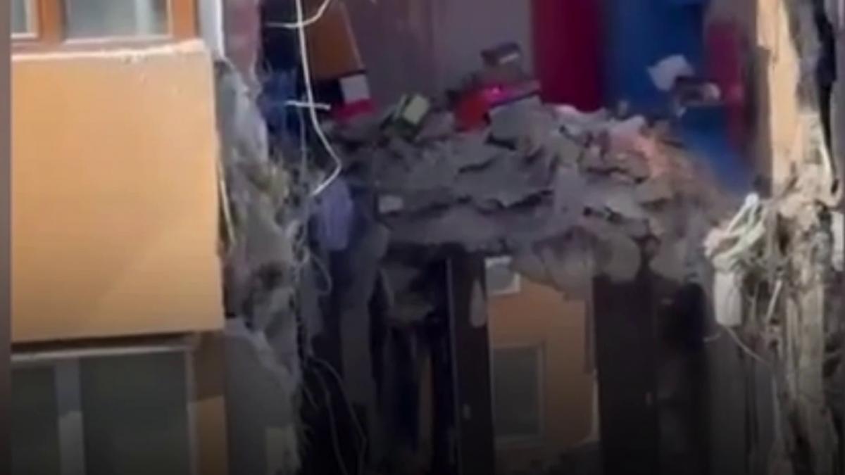 primele imagini de la demolarea blocului care a explodat in rahova imobilul ramane fara etajele superioare