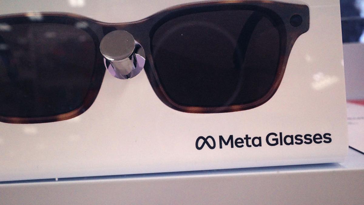 un gigant al ochelarilor retrage meta ray ban din 400 de magazine femeile se plang ca sunt filmate cu dispozitivele fara acordul lor