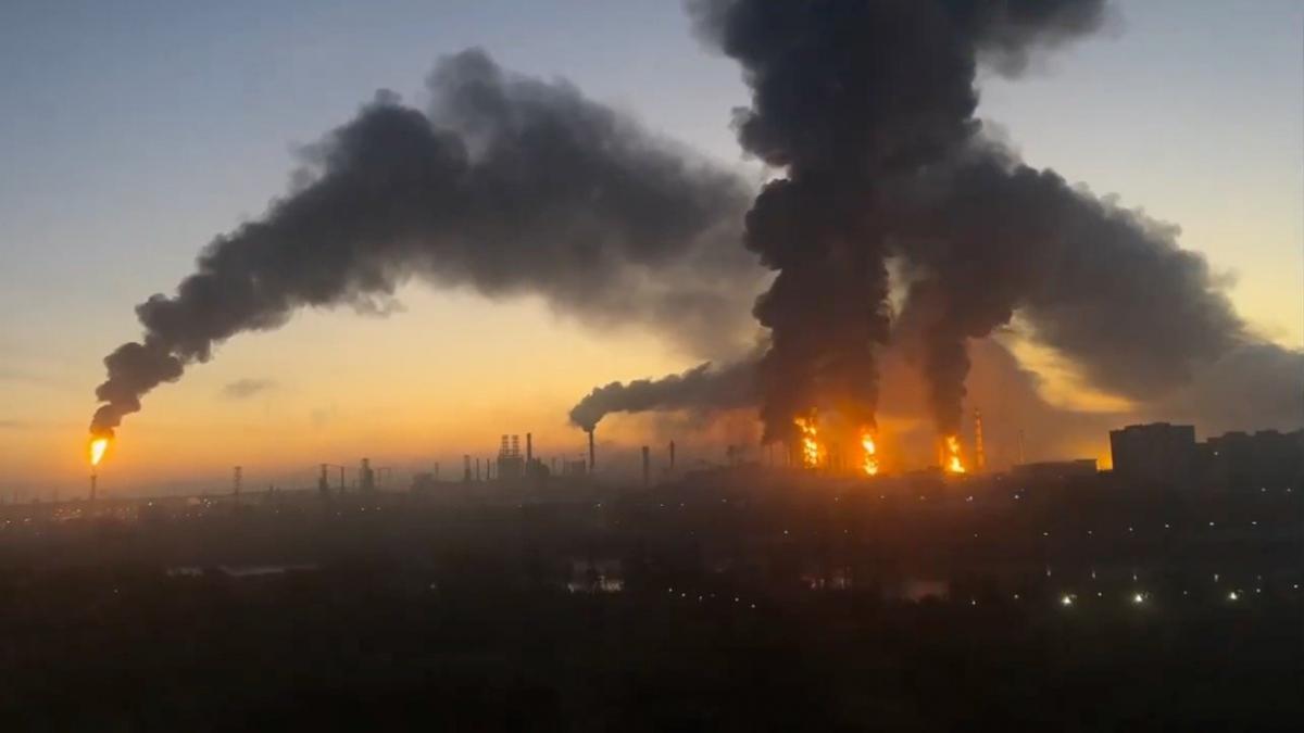 rafinarie Moscova in flacari