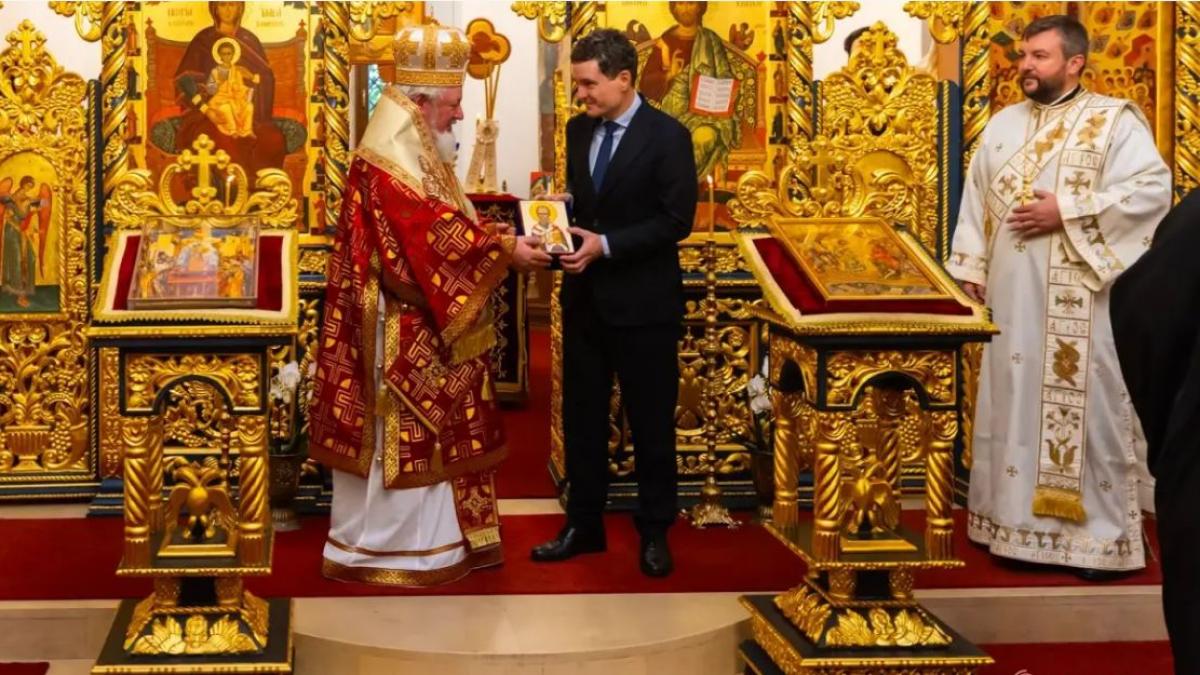 nicusor dan a mers la slujba de la biserica palatului cotroceni e important sa avem tot timpul in minte ca istoria nu incepe cu noi
