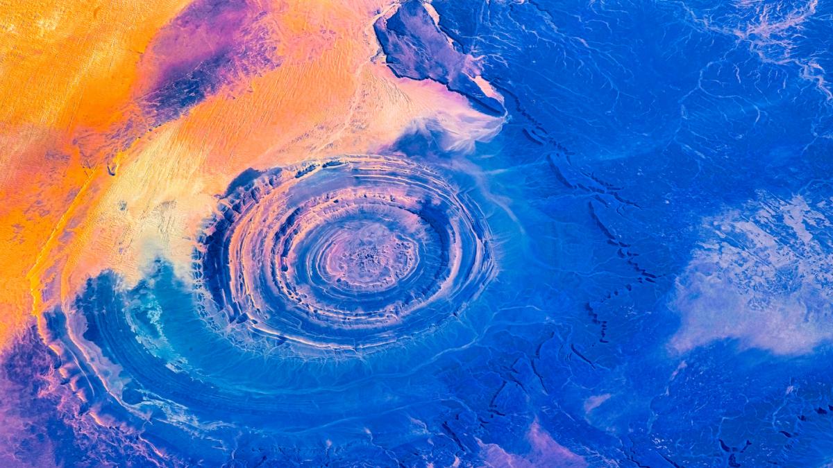 ochiul saharei craterul misterios din desert se vede din spatiu ce e de fapt structura richat multi o asociaza cu atlantida