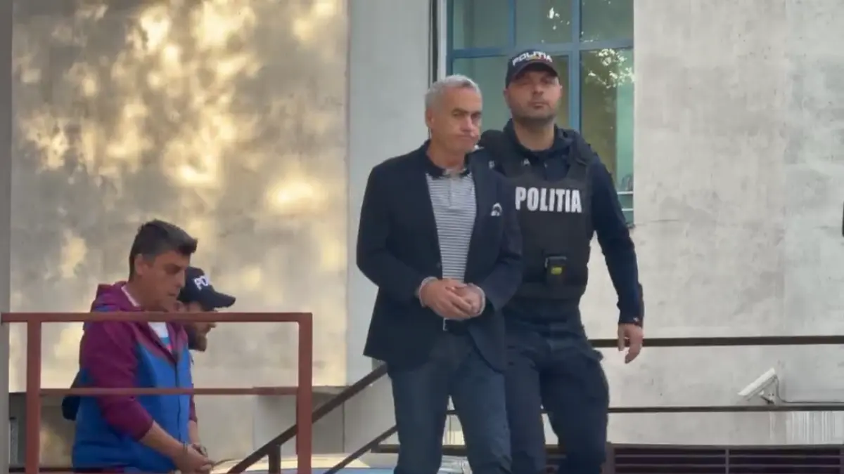 calin georgescu a fost adus pentru a treia zi la rand la diicot pentru perchezitii informatice acolo e si sotia lui cristela