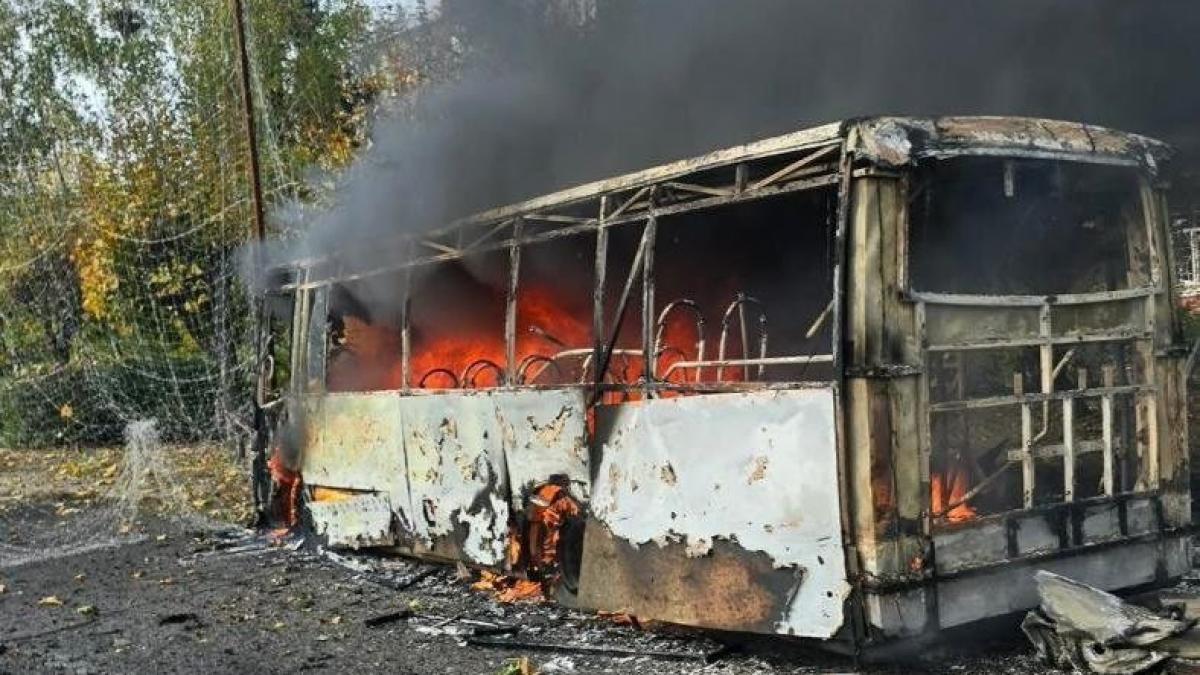 cel putin 30 de morti si 18 raniti dupa ce doua autobuze au fost lovite de rusi cu rachete in donetk