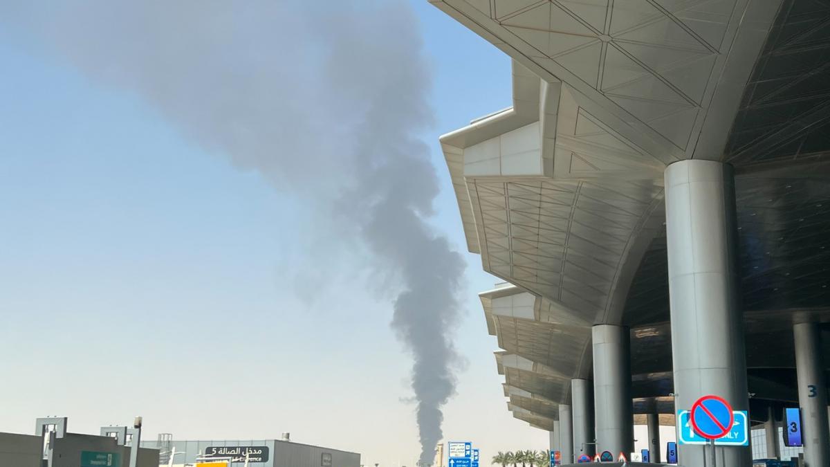 explozii in capitala arabiei saudite aeroportul din riad a fost inchis pretul petrolului a crescut imediat