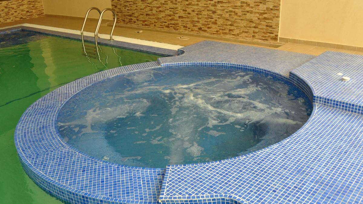baile herculane statiunea unde tratamentul se imbina cu relaxarea aerul ionizat negativ are o calitate comparabila cu alpii elvetieni