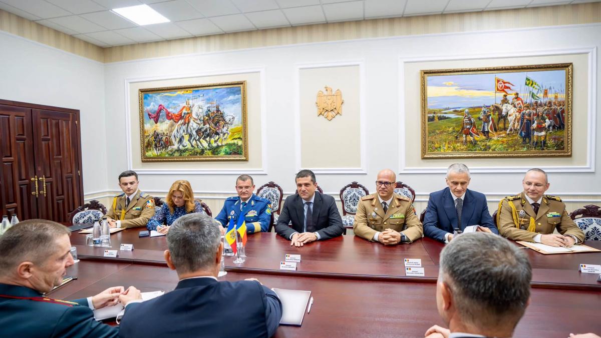romania dezvolta cooperarea cu moldova in aparare miruta a discutat la chisinau despre exercitii comune si schimb de informatii