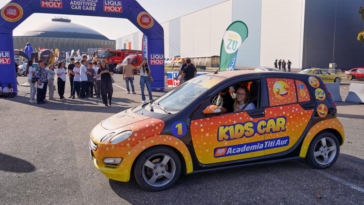 siguranta rutiera in prim plan la salonul auto bucuresti sute de elevi implicati in activitati interactive