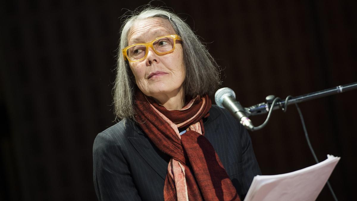 sunt toti nebuni reactia annei carson la primirea nobelului pentru literatura tot respingeam toate acele apeluri