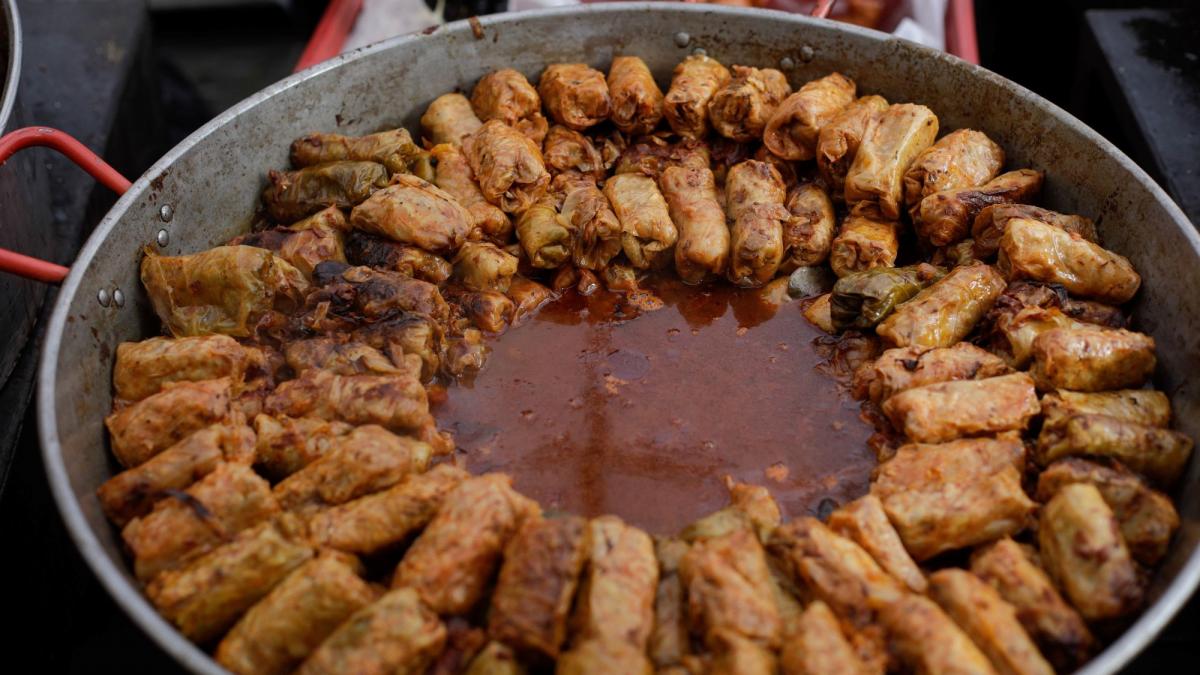 afacere de succes intr o comuna din hunedoara silvia organizeaza anual targul de toamna in curtea ei cu sarmale cu o reteta speciala