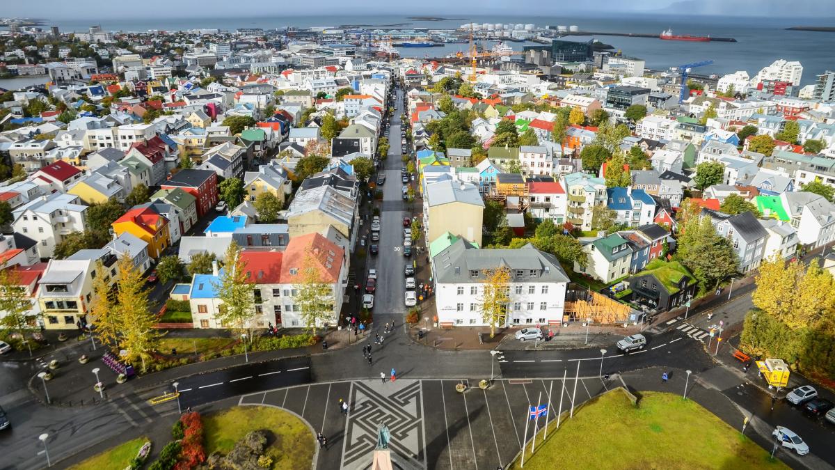 poza-din-drona-facuta-in-Reykjavik-Islanda