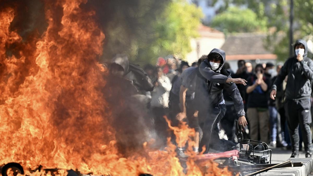 Proteste violente ale elevilor si studentilor in Franta