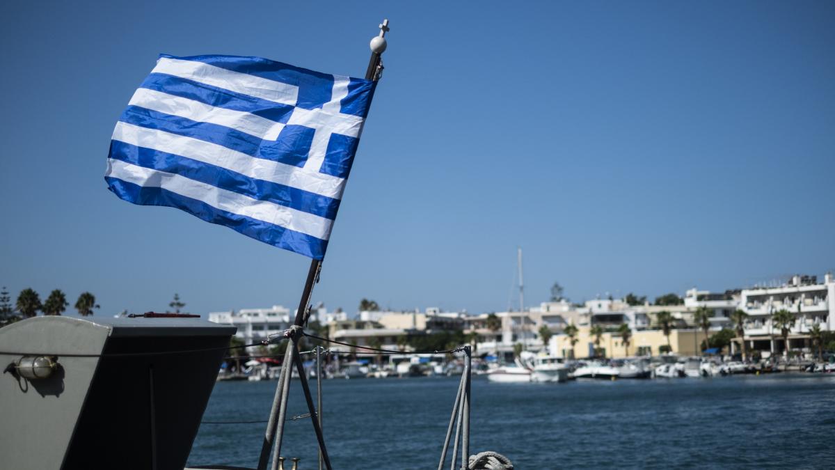 a stat 20 de ore in mare o femeie a fost salvata de garda de coasta a greciei dupa ce a sarit de pe un vas de croaziera