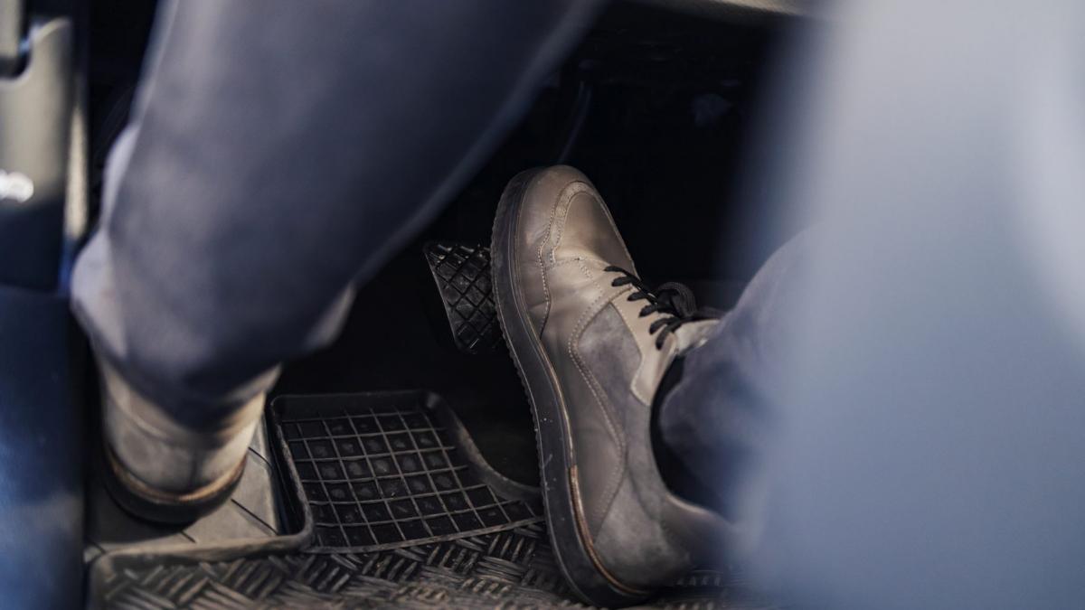 ce trebuie sa faci daca ramai fara frane la masina in timpul mersului cum poti opri in siguranta