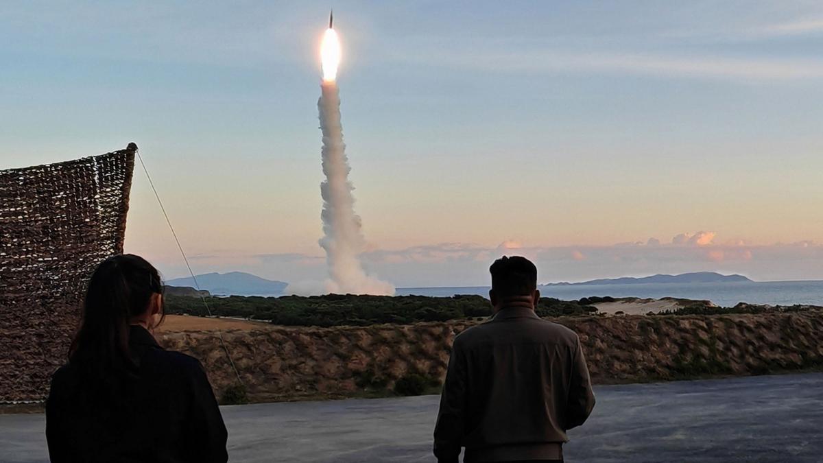phenianul lanseaza mai multe rachete balistice in marea japoniei dupa ce seulul a testat un sistem de rachete hipersonice