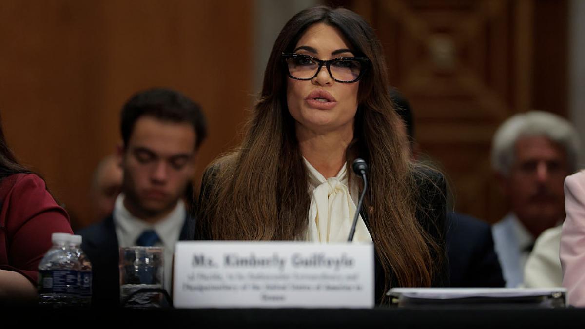 trump anunta ca se gandeste sa o demita pe ambasadoarea guilfoyle nu suntem multumiti
