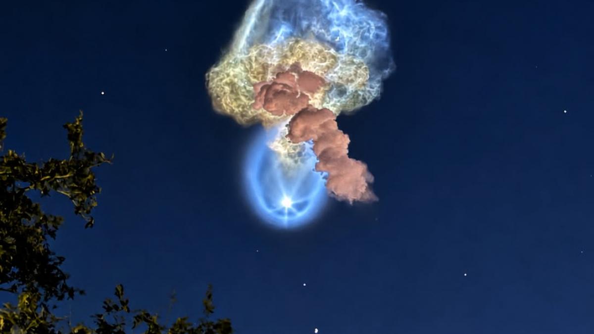 imagini spectaculoase pe cerul noptii cu meduza spatiala nasa explica fenomenul aparut dupa lansarea unei rachete falcon 9