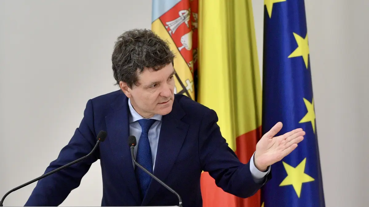 nicusor dan a trimis inapoi in parlament legea care incrimineaza casatoria si convietuirea fortate