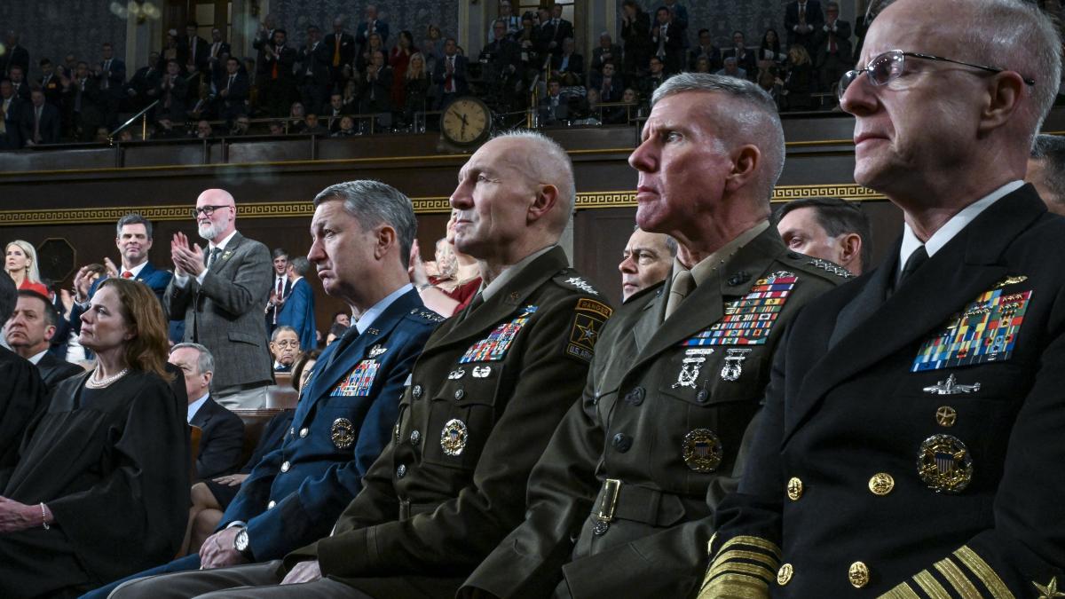 fostul sef al armatei sua demis de pentagon a avertizat inainte de razboiul cu iranul ca deficitul de rachete va dura pana in 2030