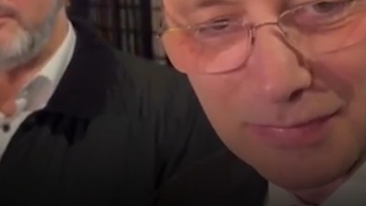 imagini de ultima ora cu luca niculescu si ministrul propus la educatie intr un local din capitala