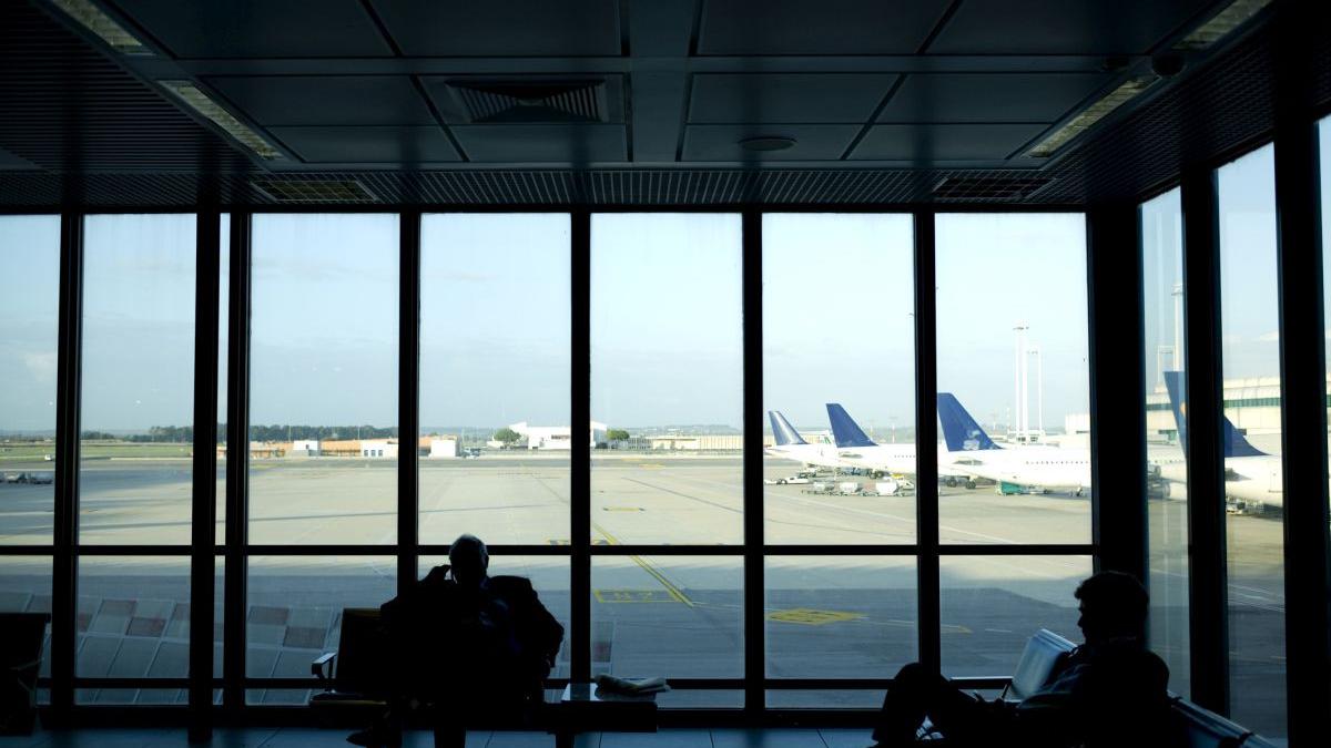italia isi reduce traficul aerian dupa anomalii in sistemul de transmitere a datelor ce spune de posibilitatea unui atac