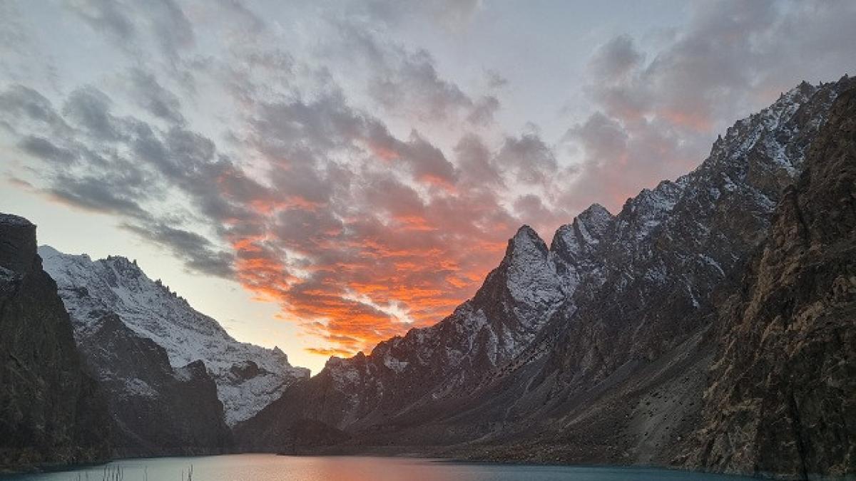 acolo unde muntii ating cerul din pakistan samanii spun ca vorbesc cu zanele misterele din valea ishkoman