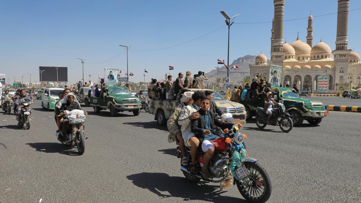 emiratele arabe unite revin in conflictul din yemen dupa un acord cu arabia saudita avansul houthi alarmeaza statele din golf