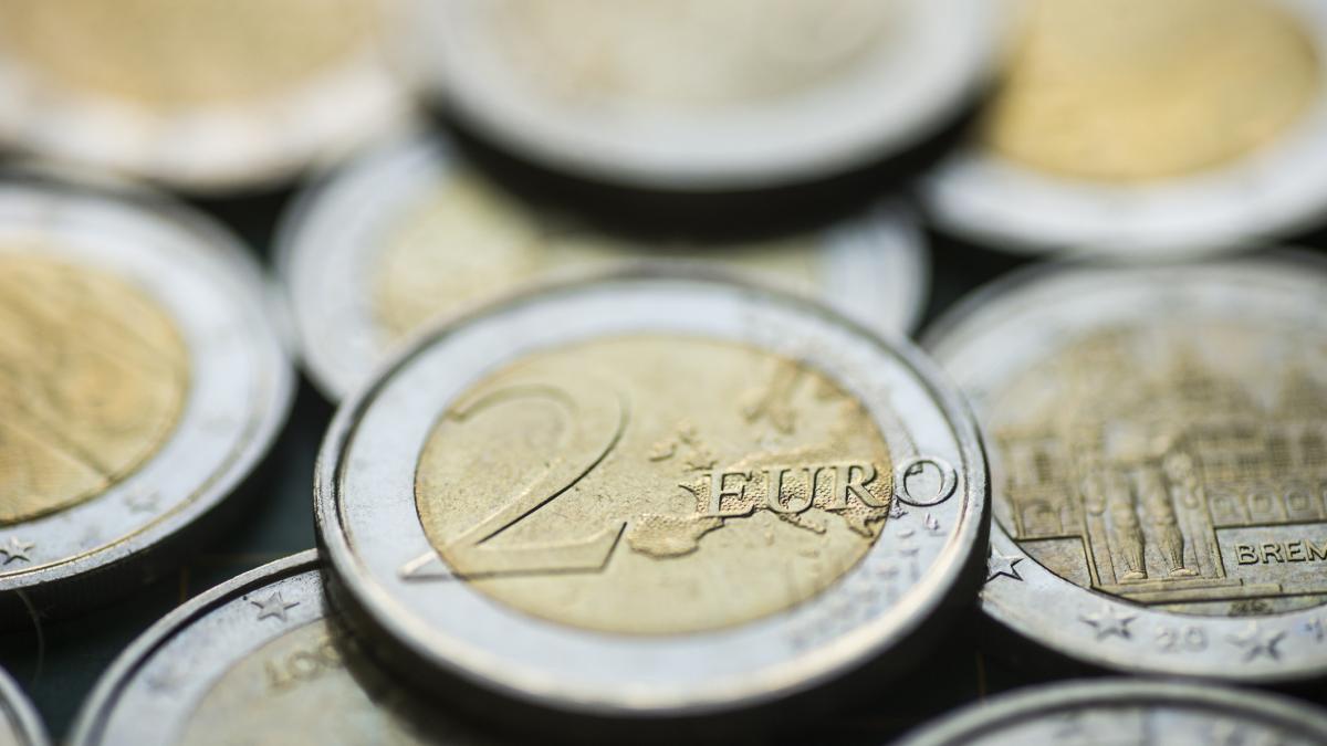 ai ramas cu monede euro dupa vacanta verifica le pe cele de 2 euro unele pot valora de 1 550 de ori mai mult