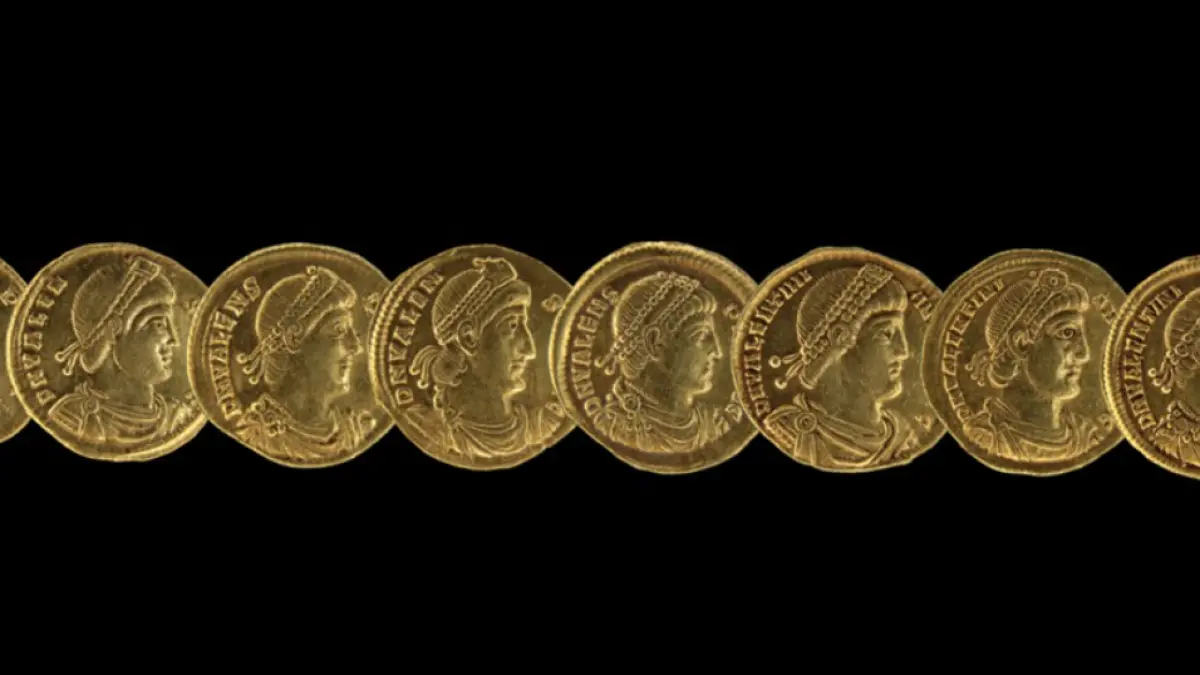 doi arheologi amatori au descoperit 141 de monede romane de aur si o comoara ascunsa valoarea tezaurului estimata la 308 000 de euro
