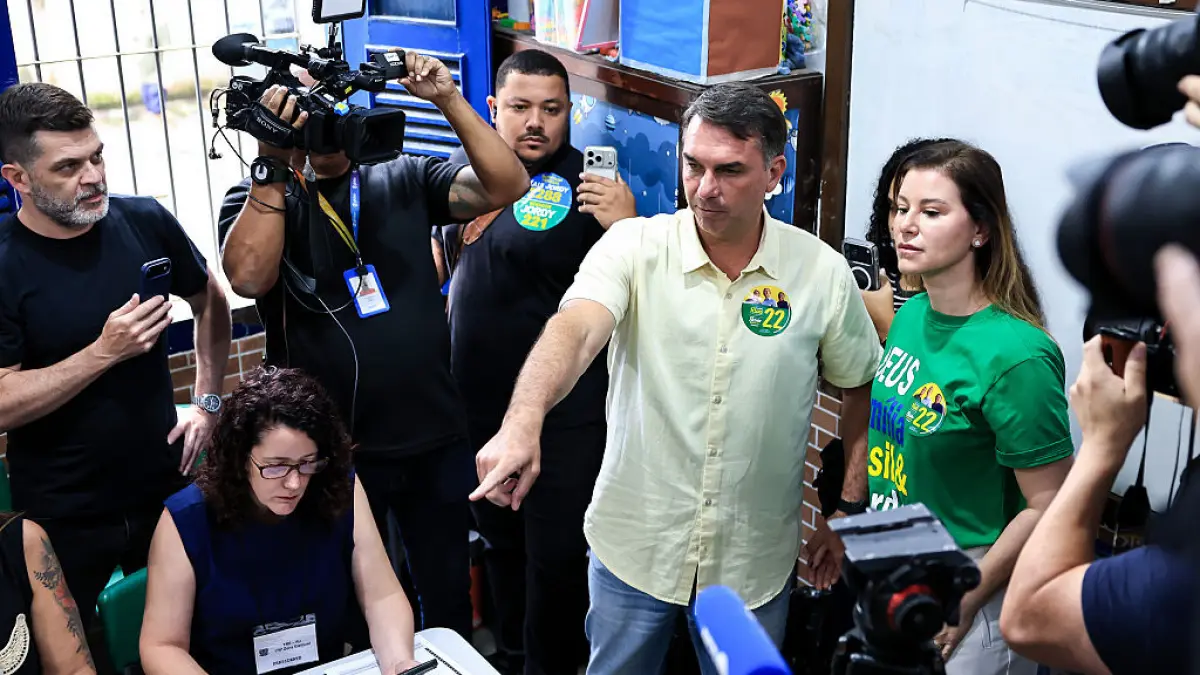 mi a furat insula un fotbalist din nationala braziliei il acuza pe bolsonaro ca i a luat cu forta o insula de 1 7 milioane de euro
