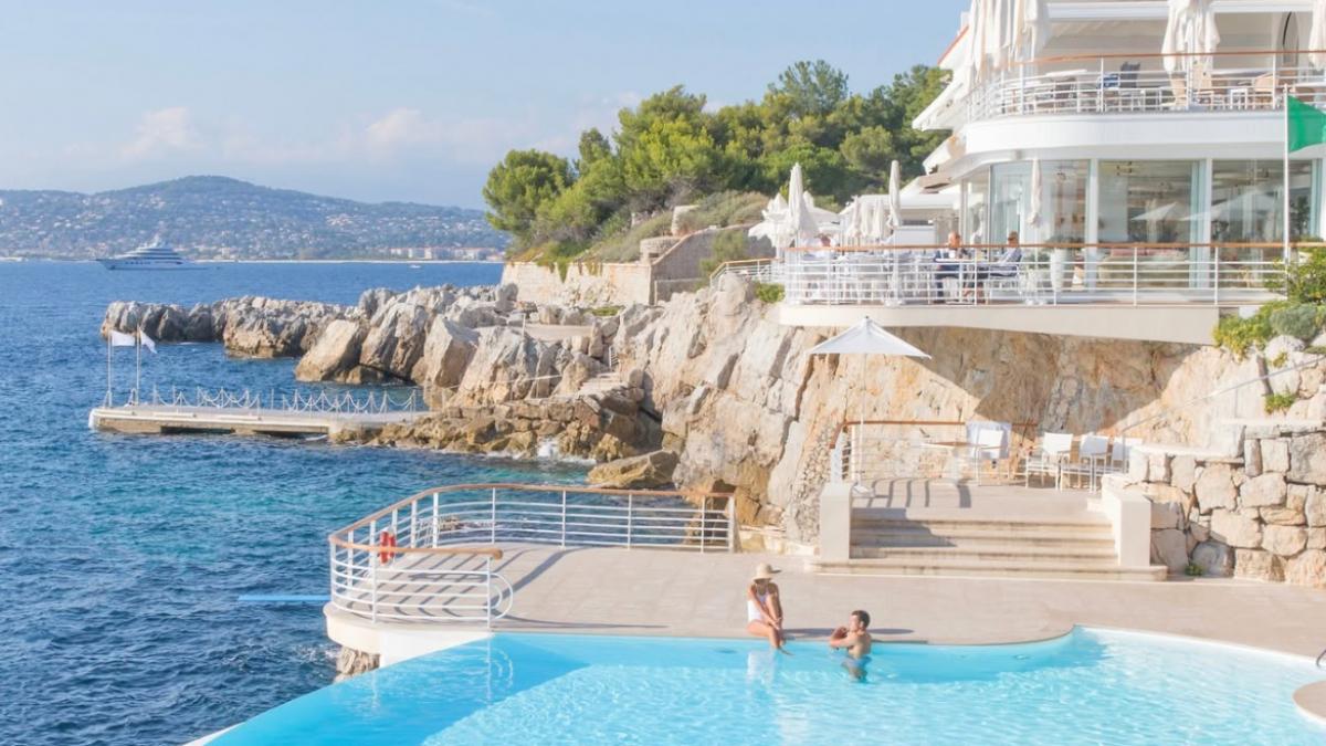 tot mai multe hoteluri si restaurante de lux din toata lumea spun stop influencerilor nu suntem studiouri foto