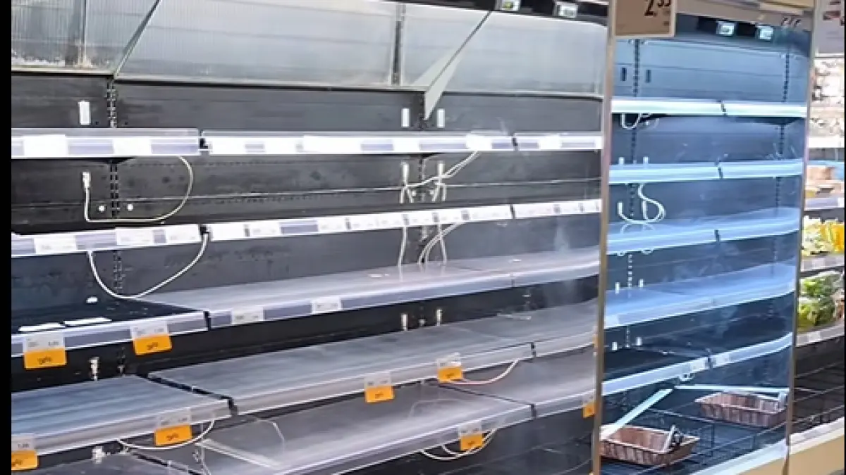 rafturi goale in supermaketurile din Italia