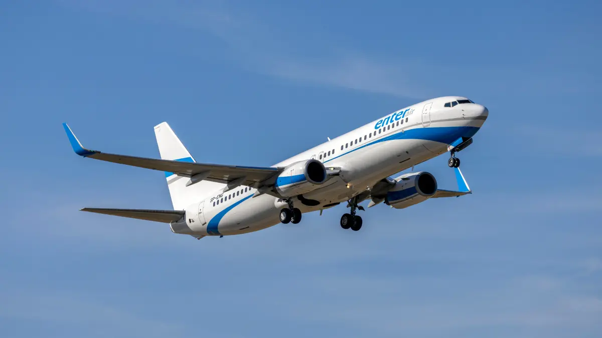 parteneriat strategic Enter Air si Paralela45 (1)