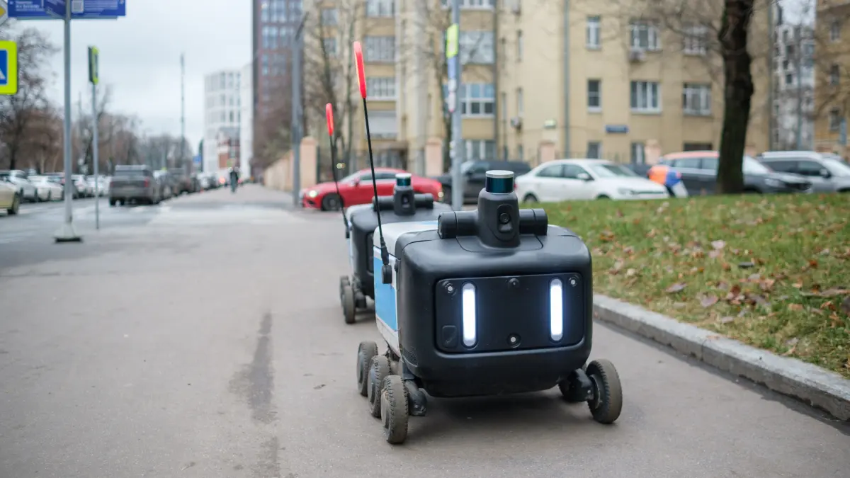 robotii de livrare sunt acuzati ca scaneaza fetele clientilor si le distribuie datele biometrice