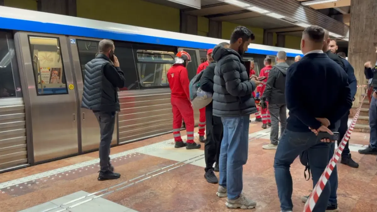 tentativa de sinucidere la metrou la statia constantin brancoveanu un tanar a fost scos de pe sine