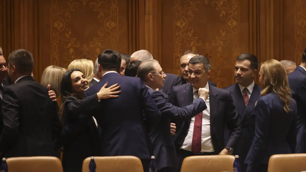 ziua care a pus capat celor cinci luni de criza politica instalarea guvernului niculescu in imagini