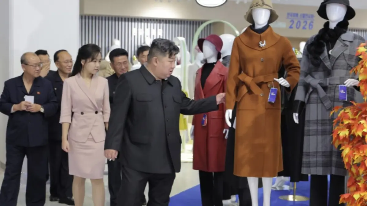 coreea de nord a publicat fotografii cu kim jong un ca sa spulbere zvonurile ca acesta a murit din cauza unei hemoragii cerebrale