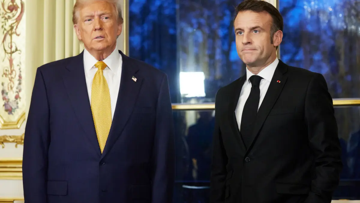 emmanuel macron il ataca pe donald trump pentru declaratiile stupide despre proteste isi face campanie pe spinarea frantei