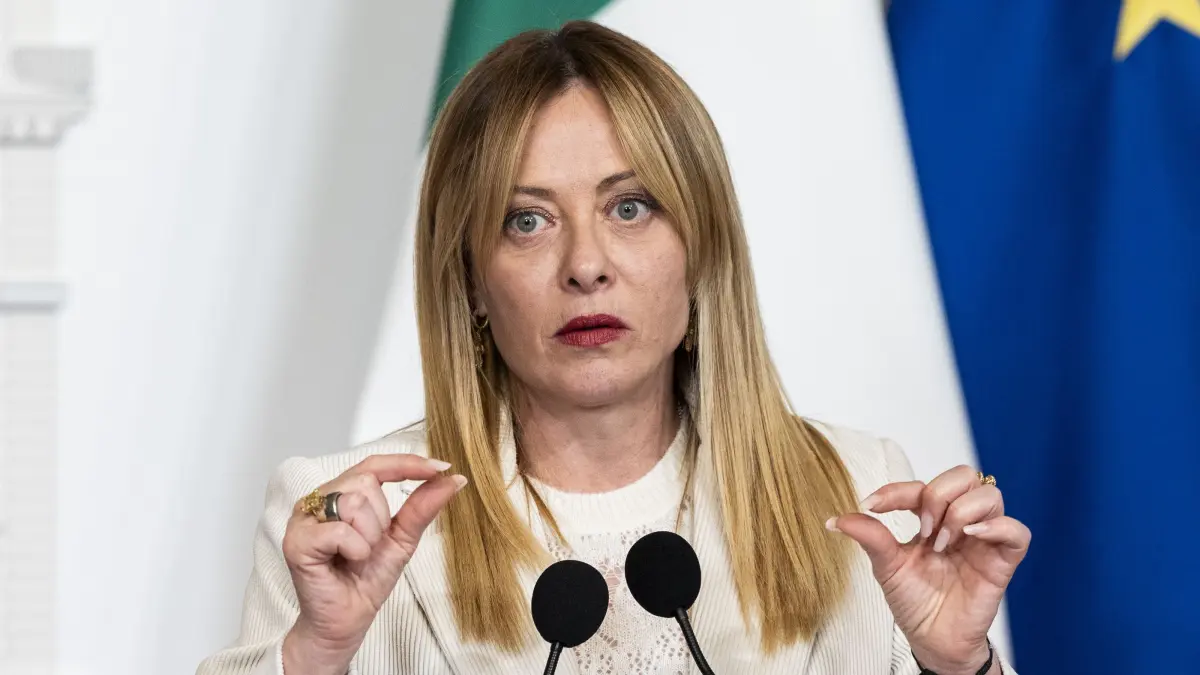 giorgia meloni aproba arestarea preventiva a minorilor de la 14 ani dupa protestele violente parintii vor plati pentru pagube