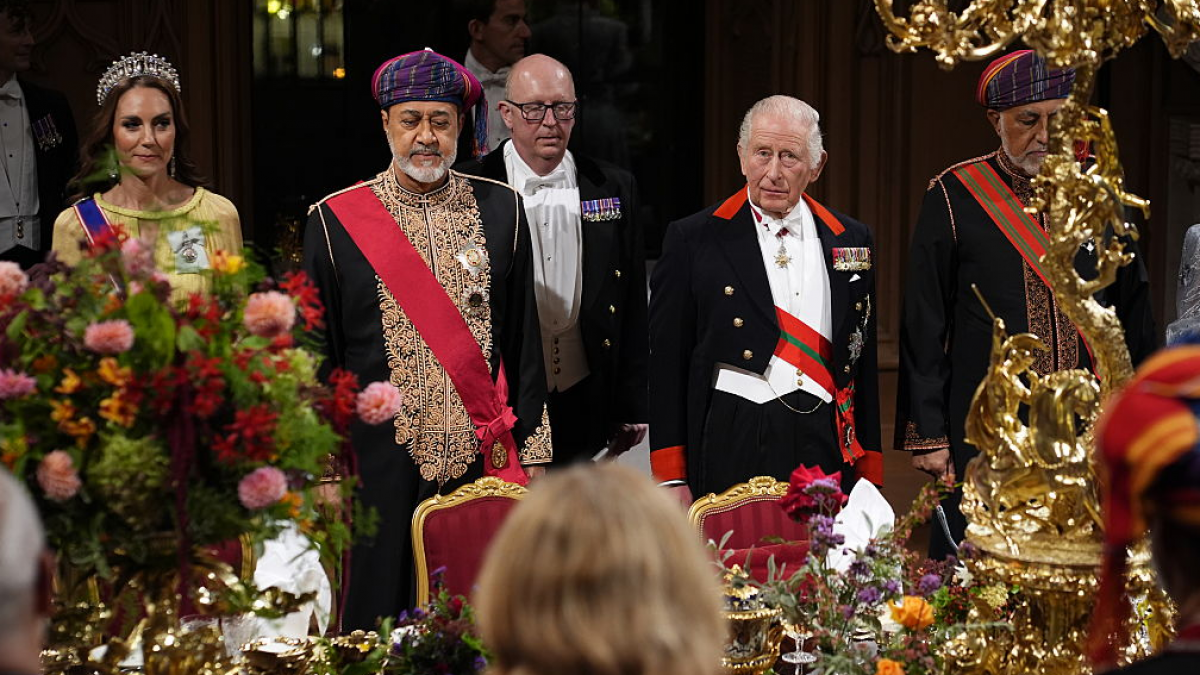 imagini spectaculoase regele charles a organizat un banchet fastuos pentru sultanul omanului la castelul windsor si a vorbit in araba