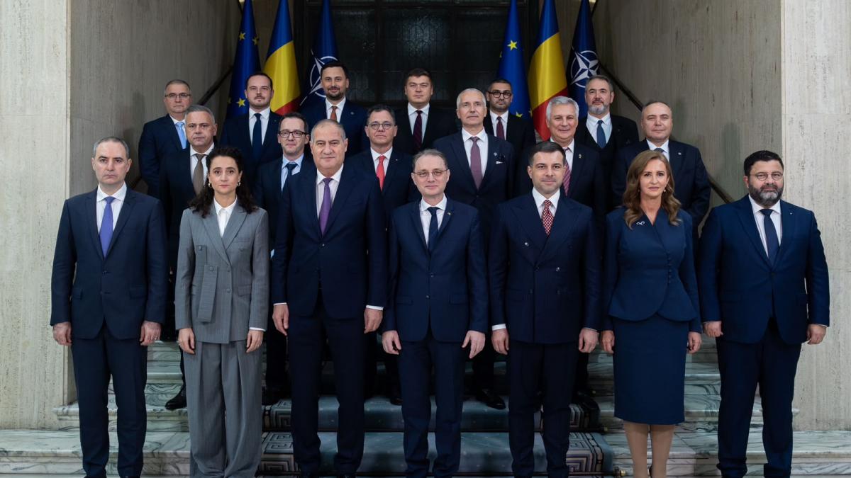 luca niculescu participa la preluarea mandatelor de catre 5 noi ministri manole a ajuns la munca ce a spus despre legea salarizarii