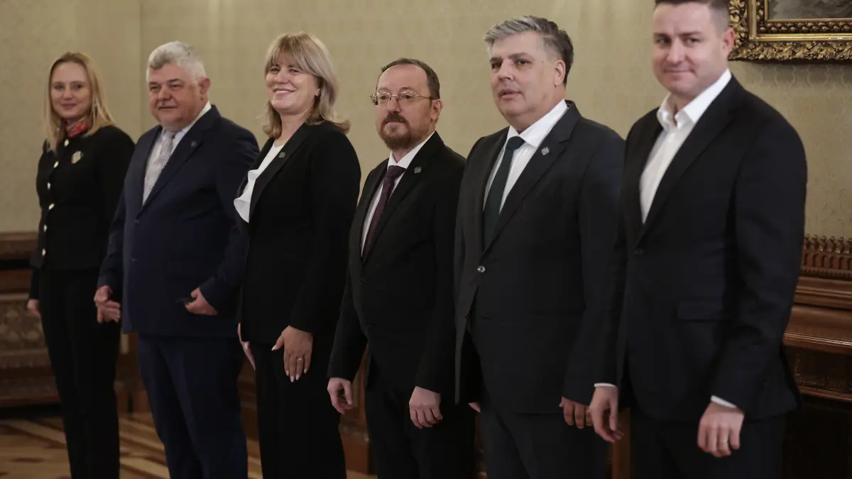 pace ramane fara grup parlamentar la senat