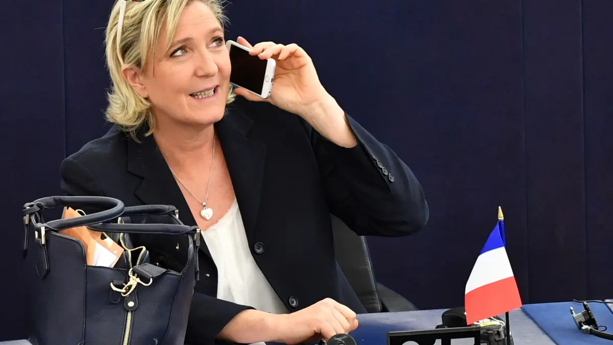 procurorii europeni au descins la parlamentul european fostul grup al lui marine le pen in centrul unui scandal de milioane de euro