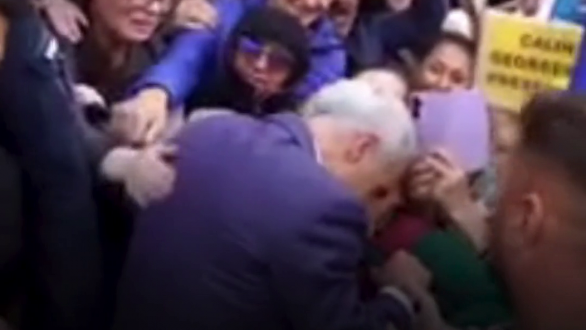 surse calin georgescu este audiat intr un nou dosar deschis dupa ce ar fi facut salutul legionar la iesirea dintr o sectie de politie