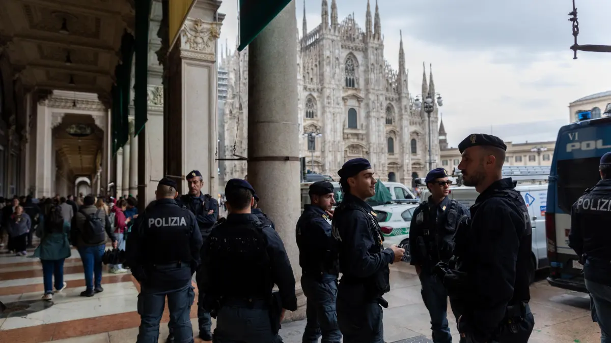 masuri de securitate in italia trupe scoase pe strazi la roma milano si torino inaintea unor noi proteste