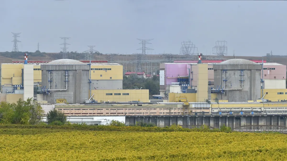 Panoramă cu Centrala Nuclearoelectrica de la Cernavodă (CNE), în partea dreaptă a imaginii este Unitatea Nr 1, iar în stânga, unitatea Nr 2. Sursa foto: Agerpres
