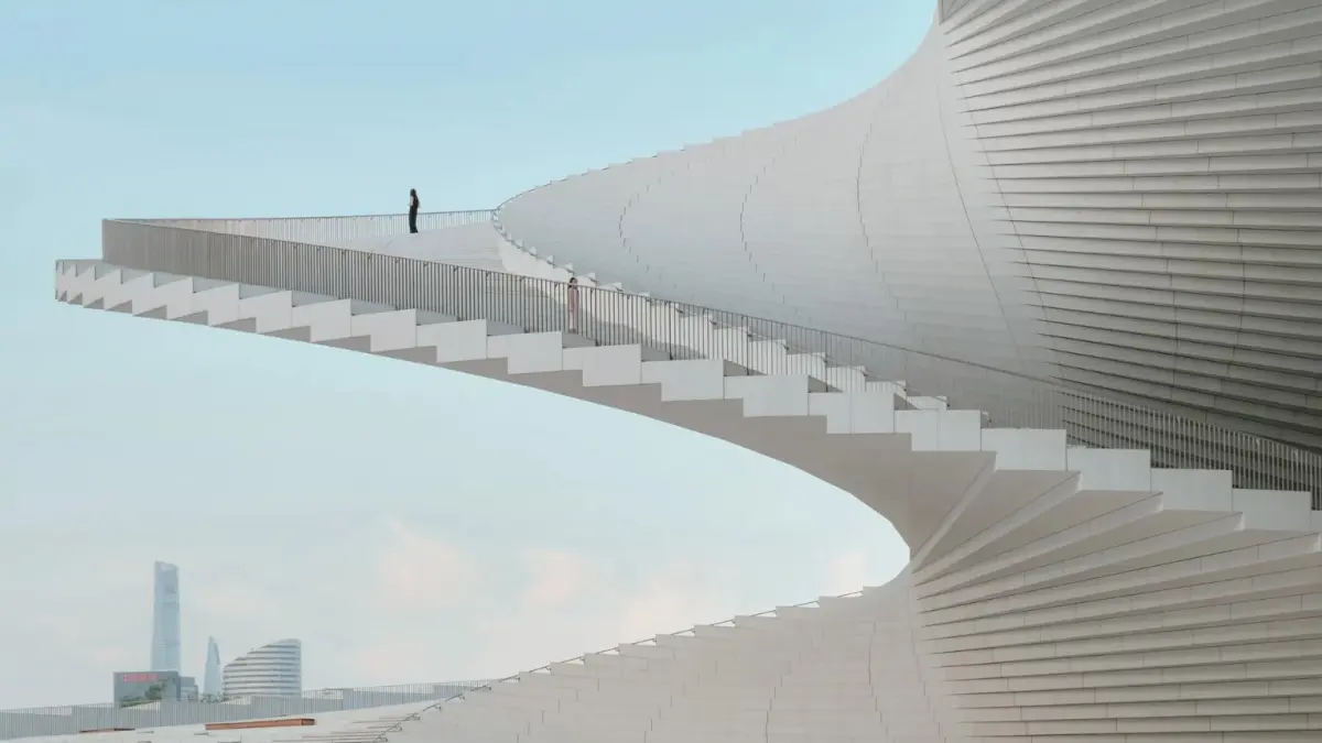 scara care arata ca un evantai urias si pare ca sfideaza gravitatia constructia spectaculoasa inaugurata la shanghai