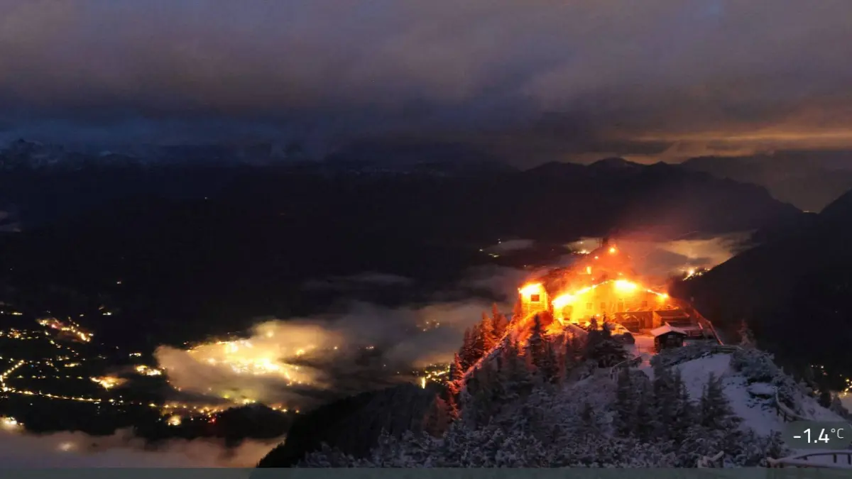 incendiu puternic la celebrul cuib al vulturului folosit si de hitler din berchtesgaden politia a arestat un motociclist