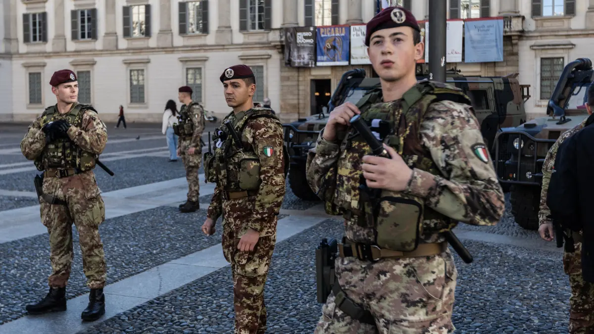 italia mobilizeaza sute de soldati de teama protestelor violente