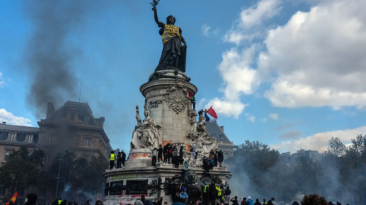 val de proteste in europa din albania si pana in portugalia mii de persoane arestate in franta italia si spania