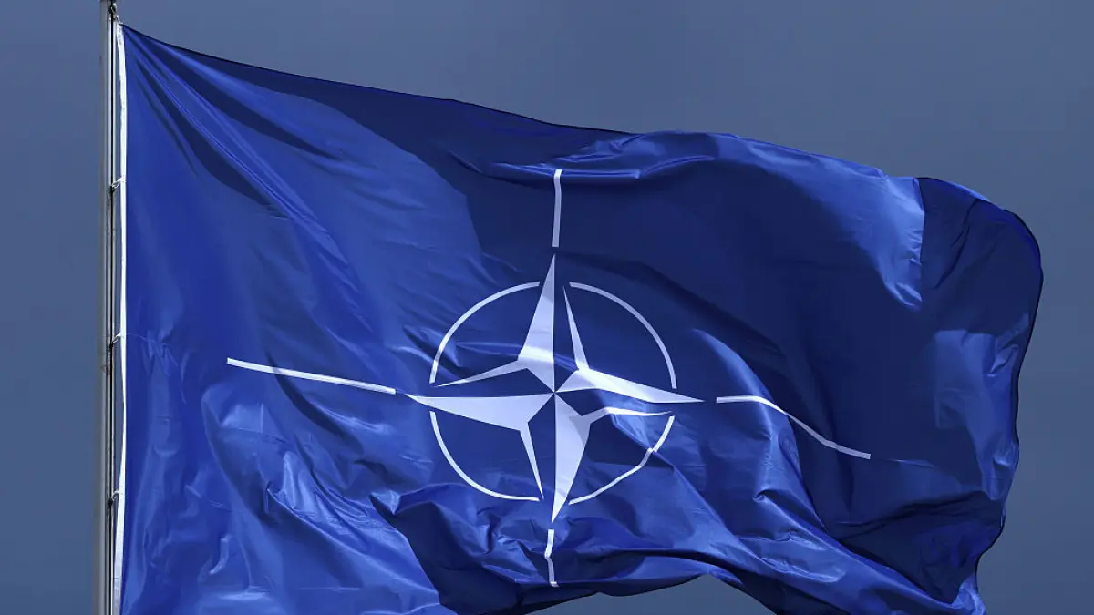 cinci puteri europene au transmis un mesaj ferm la paris europa vrea un rol sporit in nato dar nu fara sprijinul sua
